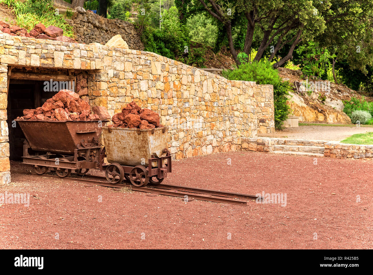 les mines de bauxite Stock Photo Alamy
