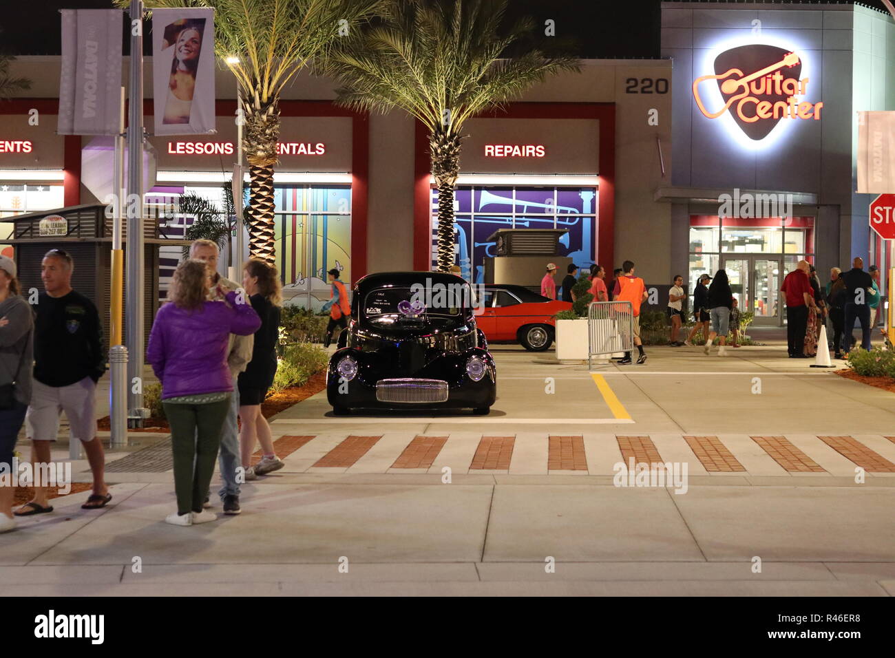 Guitar center daytona florida hires stock photography and images Alamy