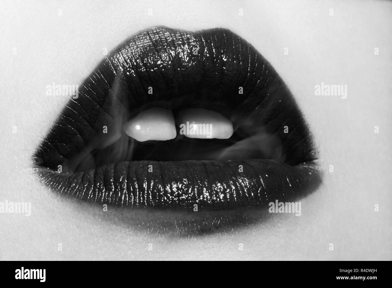 Lipstick cigarettes Black and White Stock Photos & Images Alamy