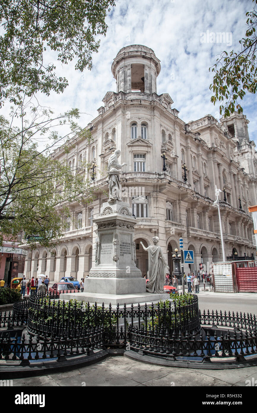 Art Deco Cuban Building Stock Photo Alamy