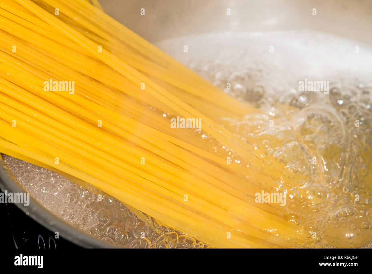 Spaghetti In Boiling Water Stock Photo Alamy