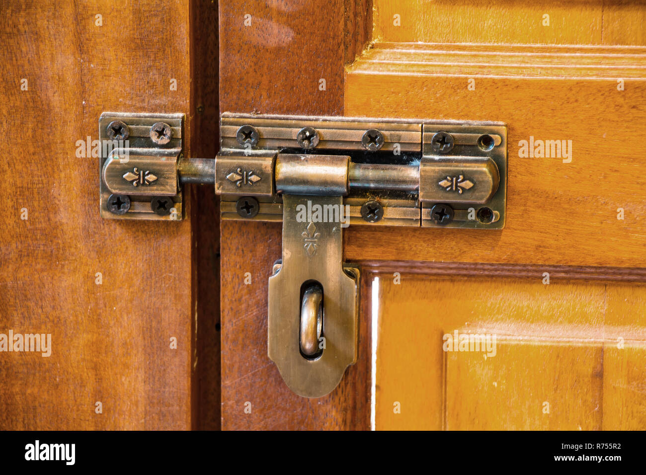 Closet door lock hires stock photography and images Alamy