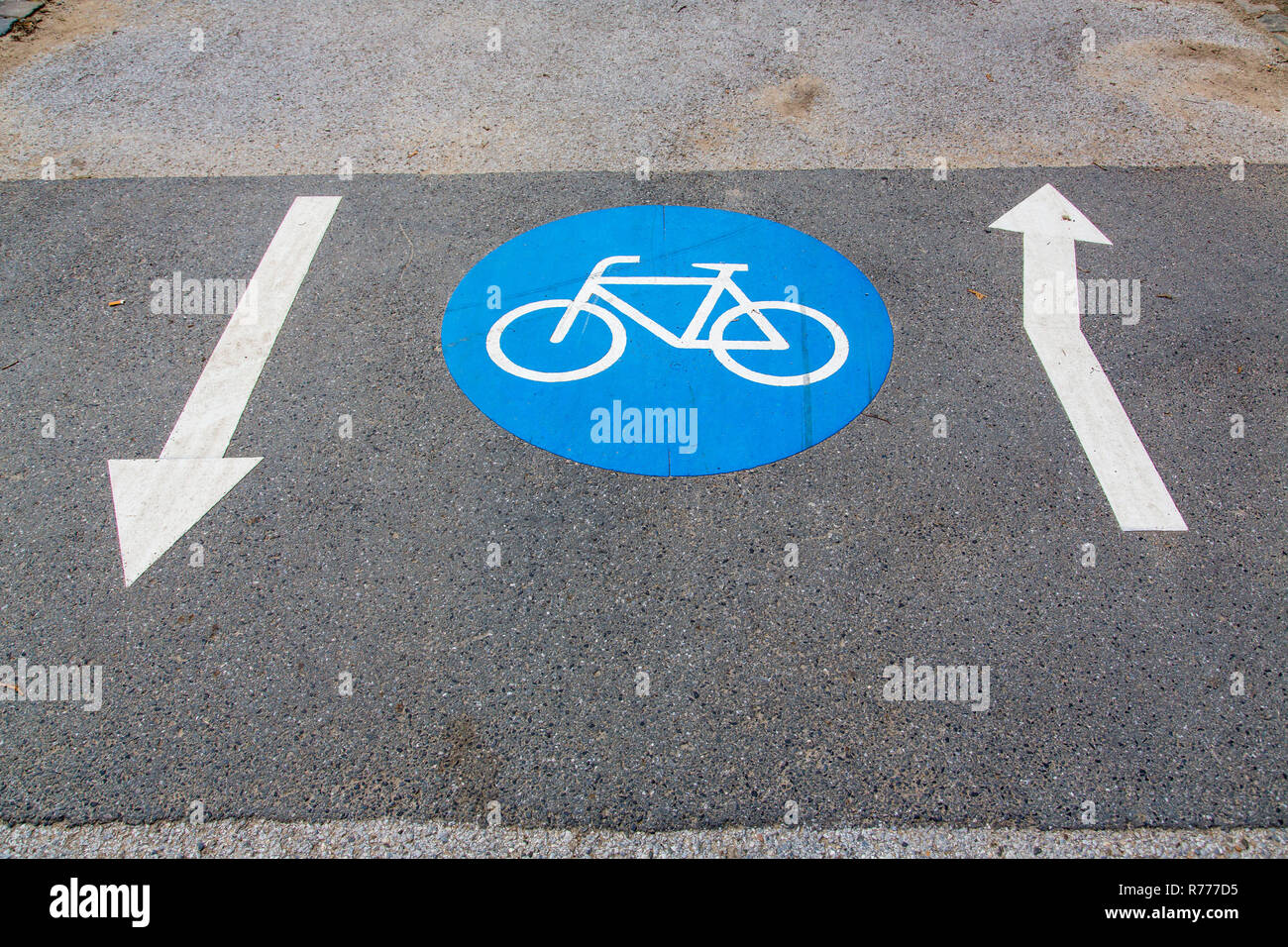 Pavement marking hires stock photography and images Alamy