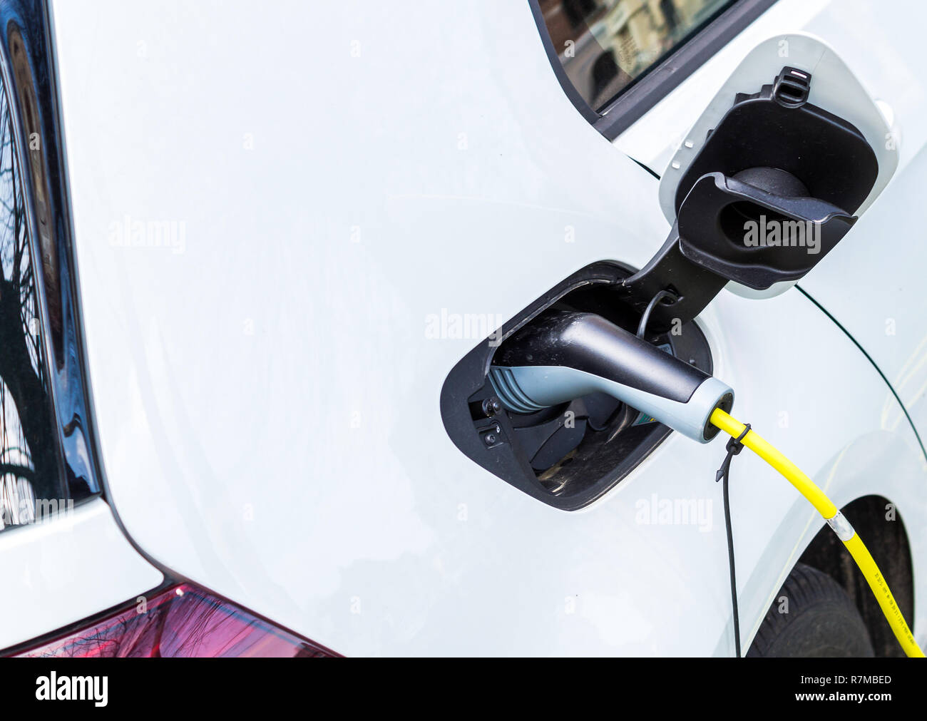 Charging an electric car Stock Photo Alamy