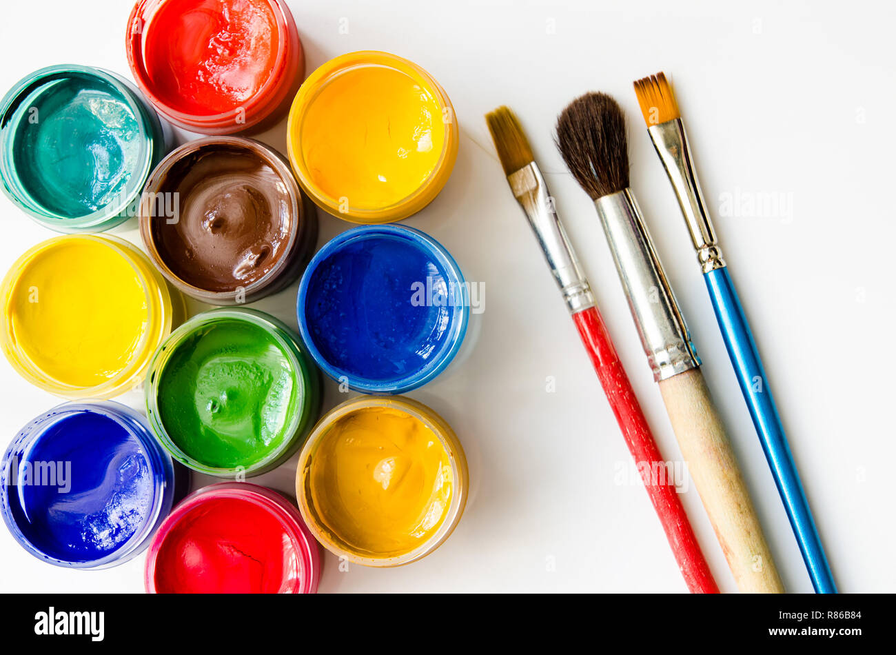 Brushes pots hires stock photography and images Alamy