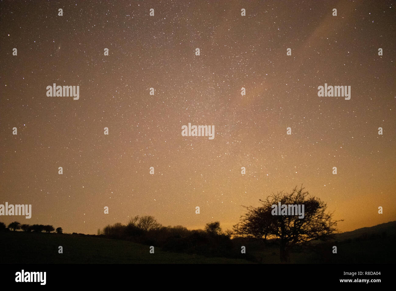 Shooting stars shower hires stock photography and images Alamy