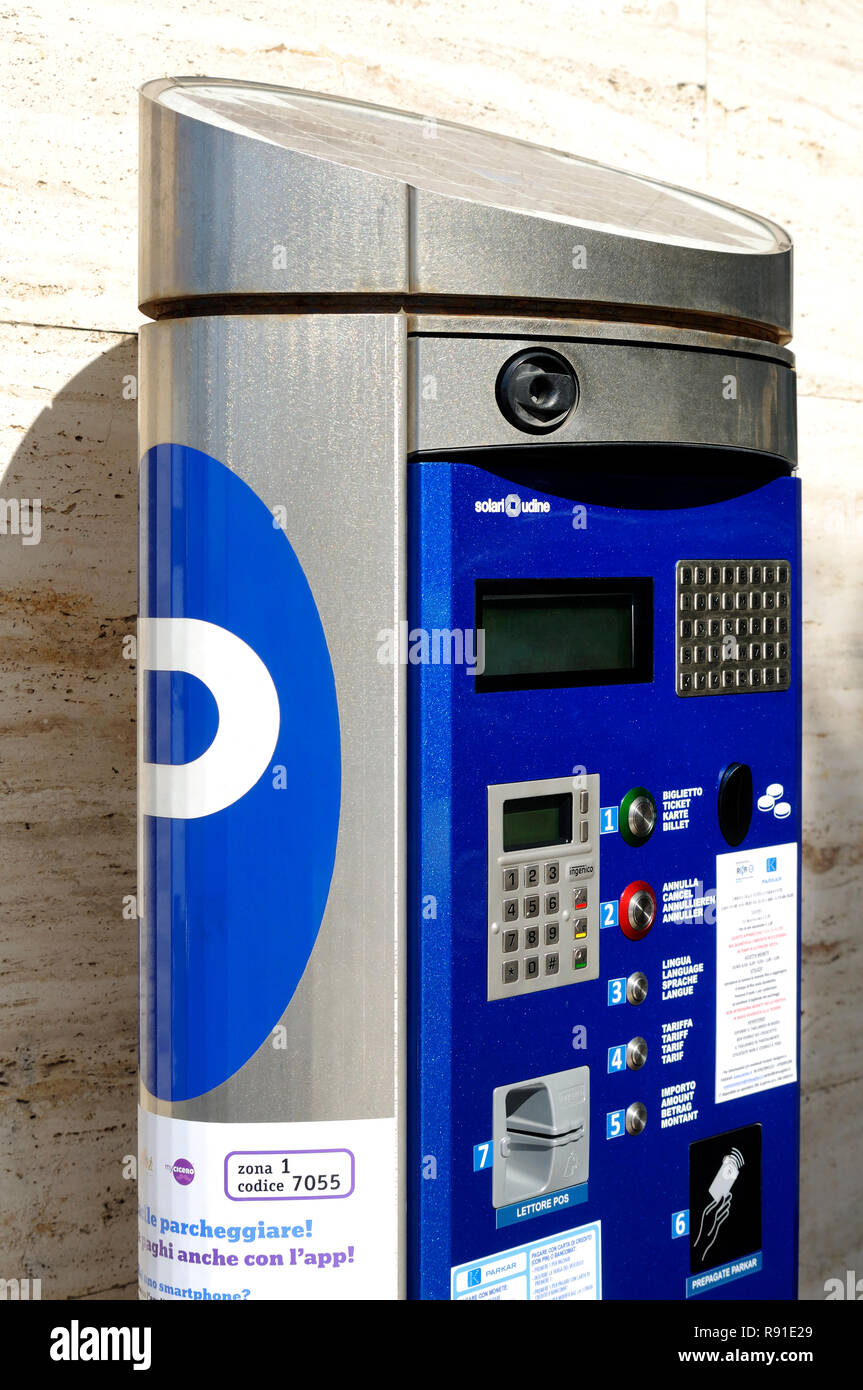 solar powered parking meter Stock Photo Alamy