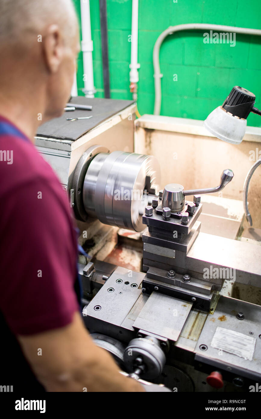Lathe Operator Stock Photos & Lathe Operator Stock Images Alamy