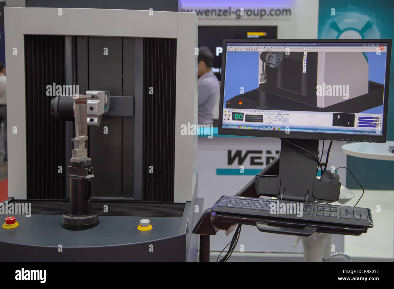 Coordinate measuring machine hires stock photography and images Alamy