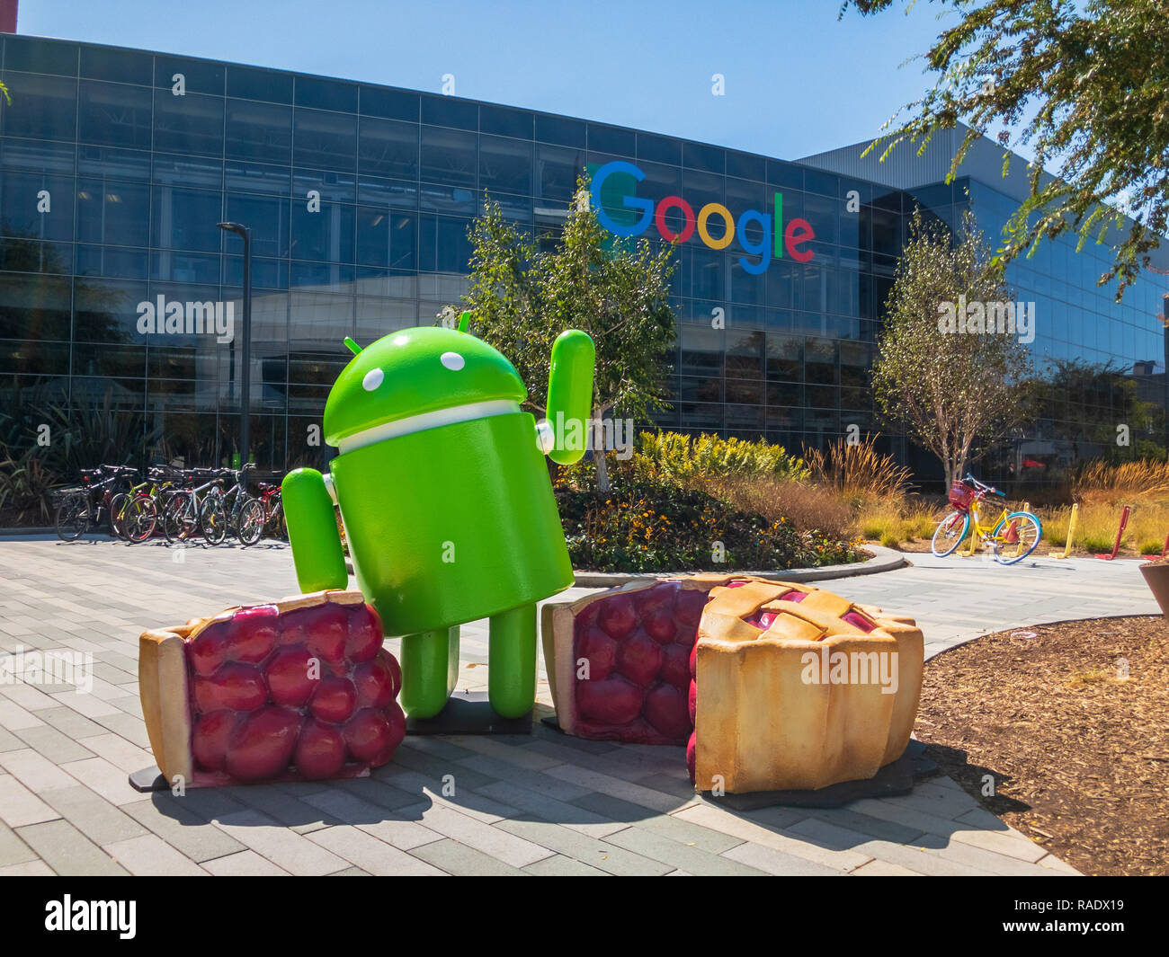 Android statue in Googleplex headquarters main office Stock Photo Alamy