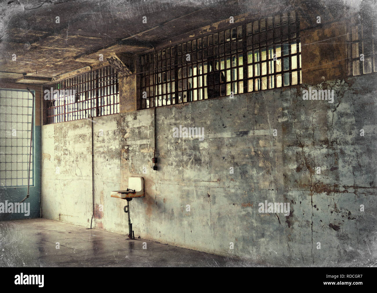 Prison bathroom hires stock photography and images Alamy