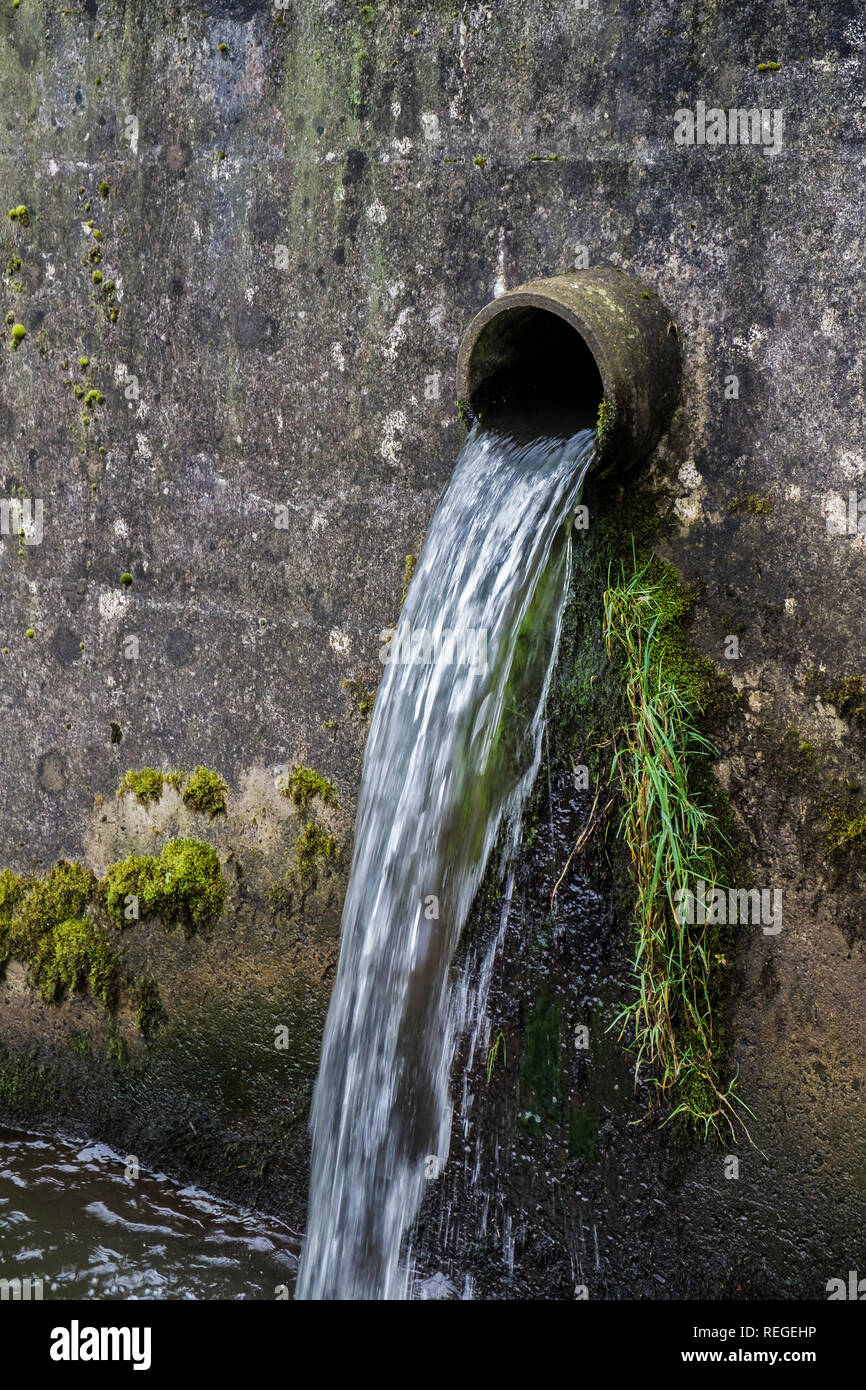 Overflow Pipe Stock Photos & Overflow Pipe Stock Images Alamy