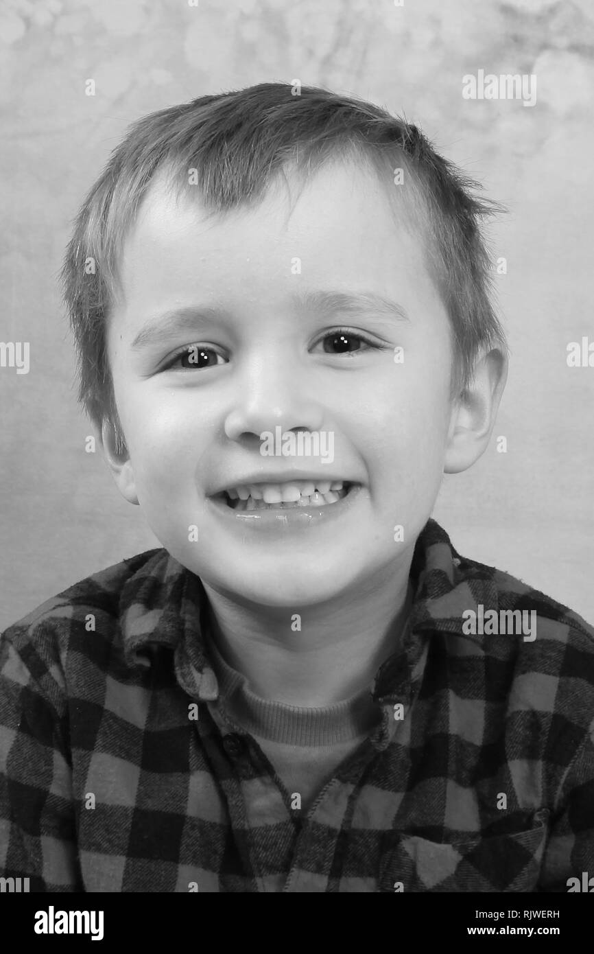 young boy 4 years old Stock Photo Alamy