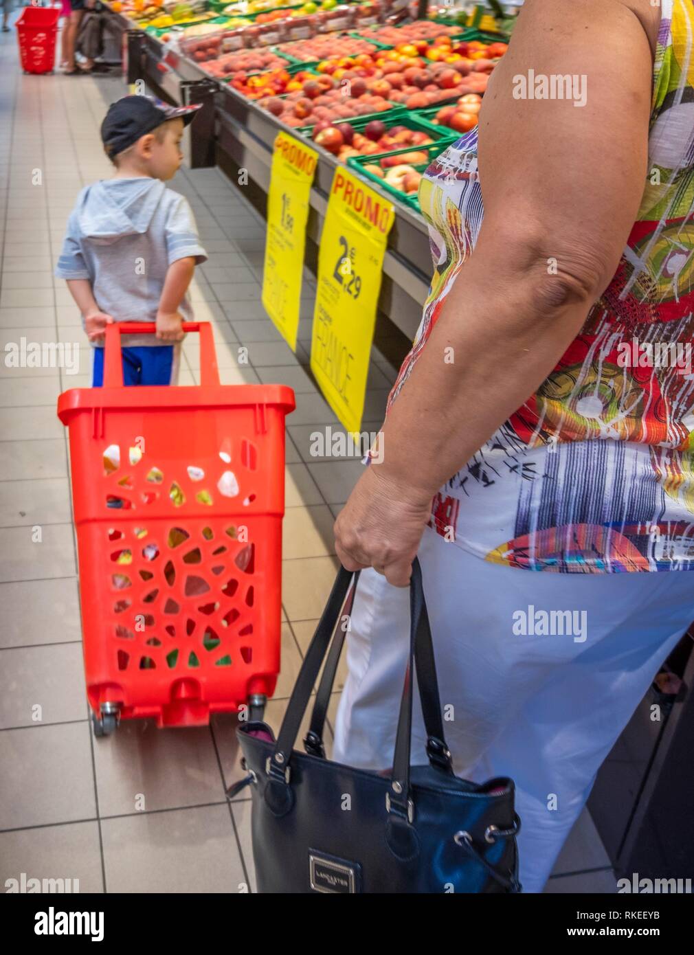 Car supermarket hires stock photography and images Alamy