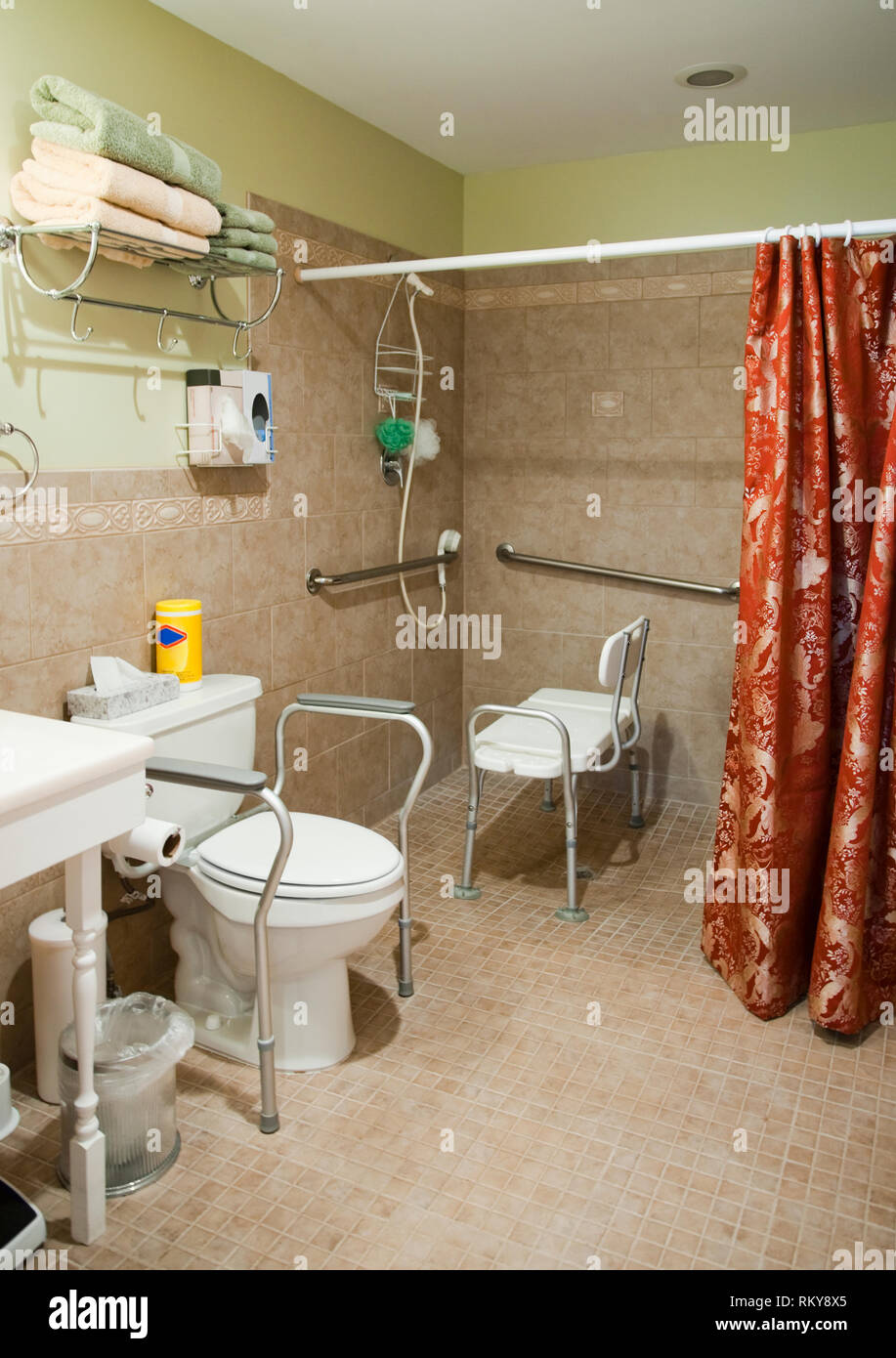 Handicap accessible shower hires stock photography and images Alamy