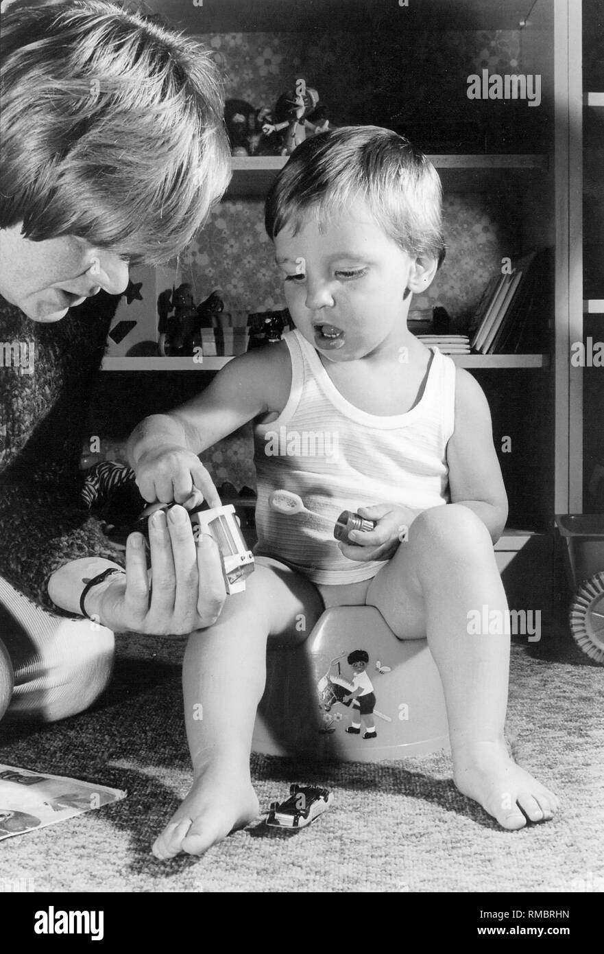 Chamber pot hires stock photography and images Alamy