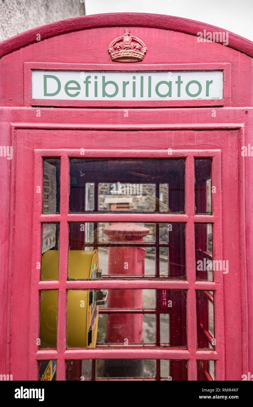 Defibrillator in an old phone box hires stock photography and images