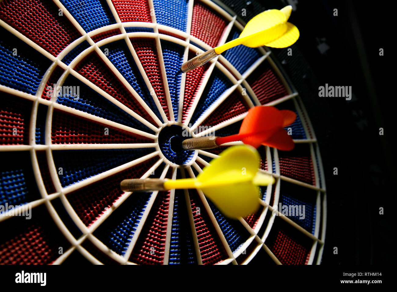 Throwing darts in pub hires stock photography and images Alamy