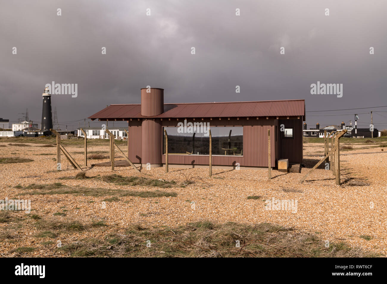 Modern house Dungeness Beach Stock Photo Alamy