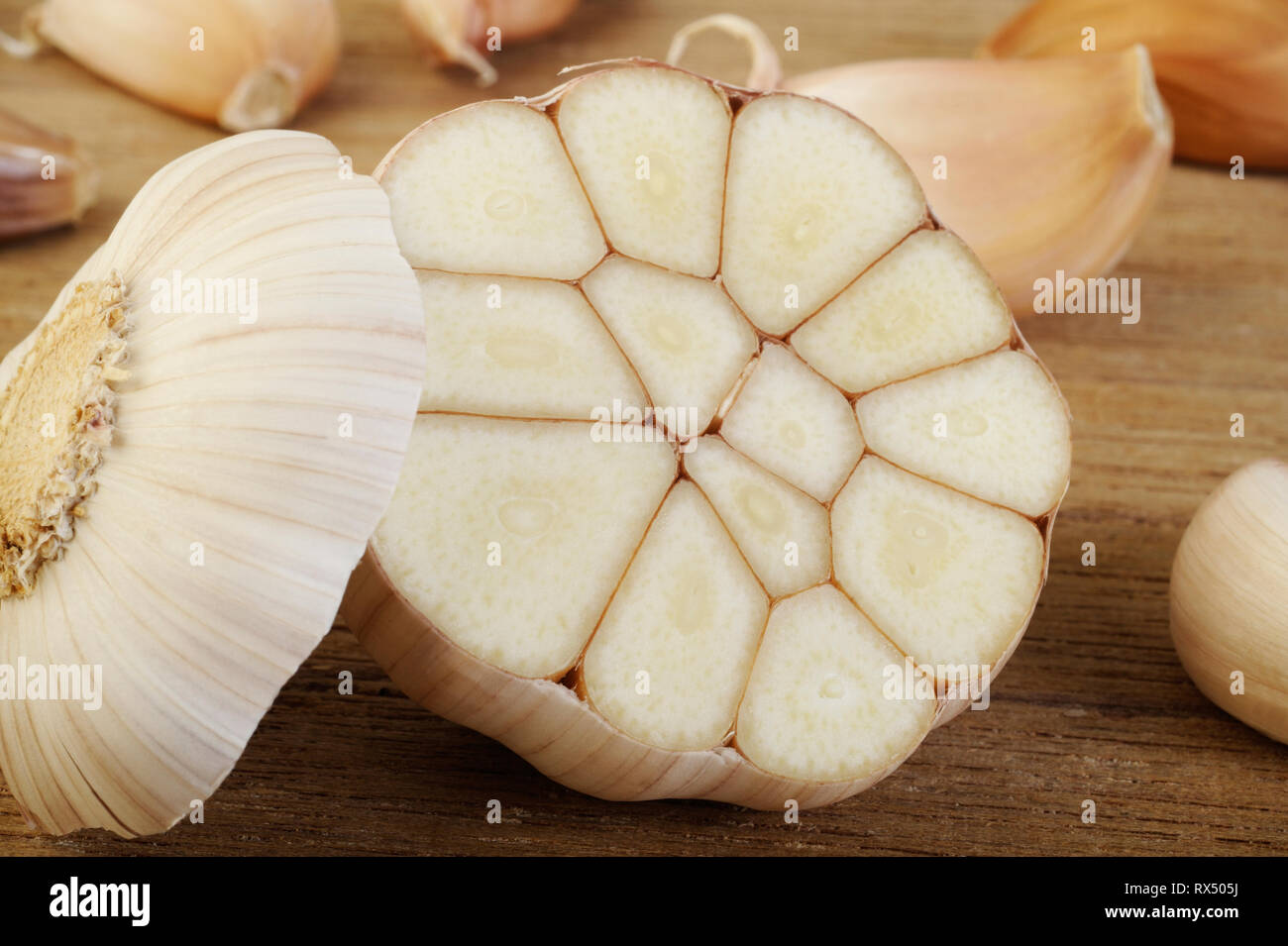 garlic cut in half Stock Photo Alamy