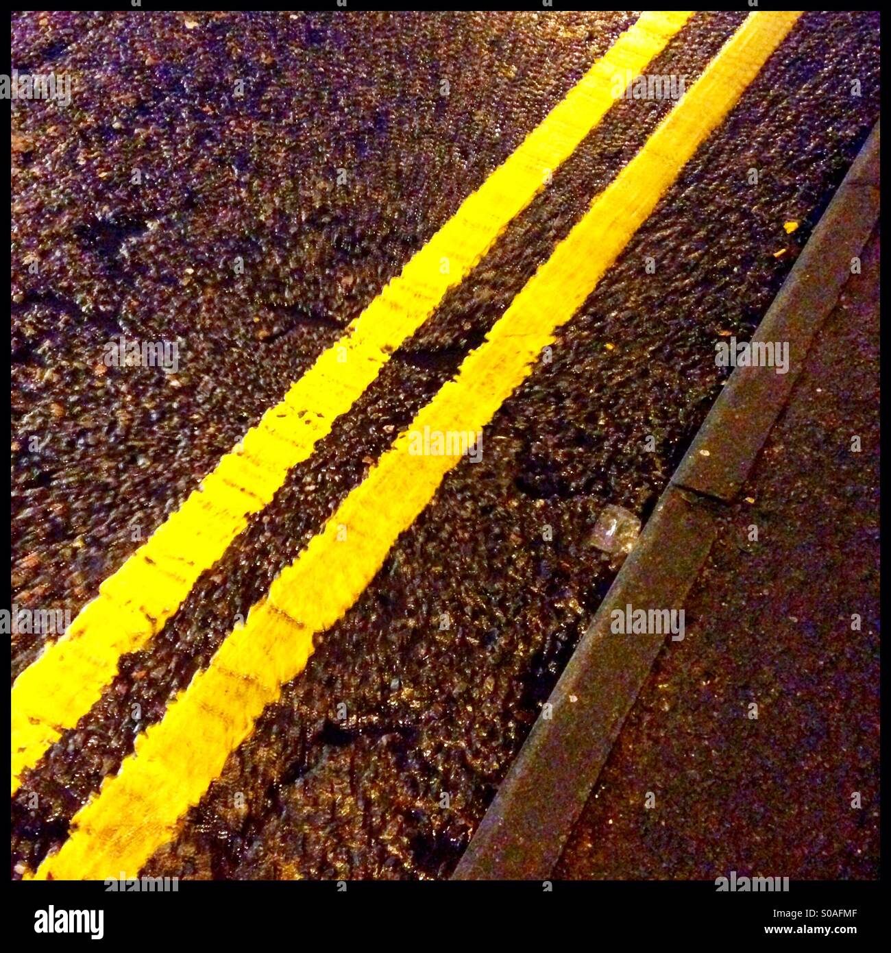 Yellow road markings hires stock photography and images Alamy