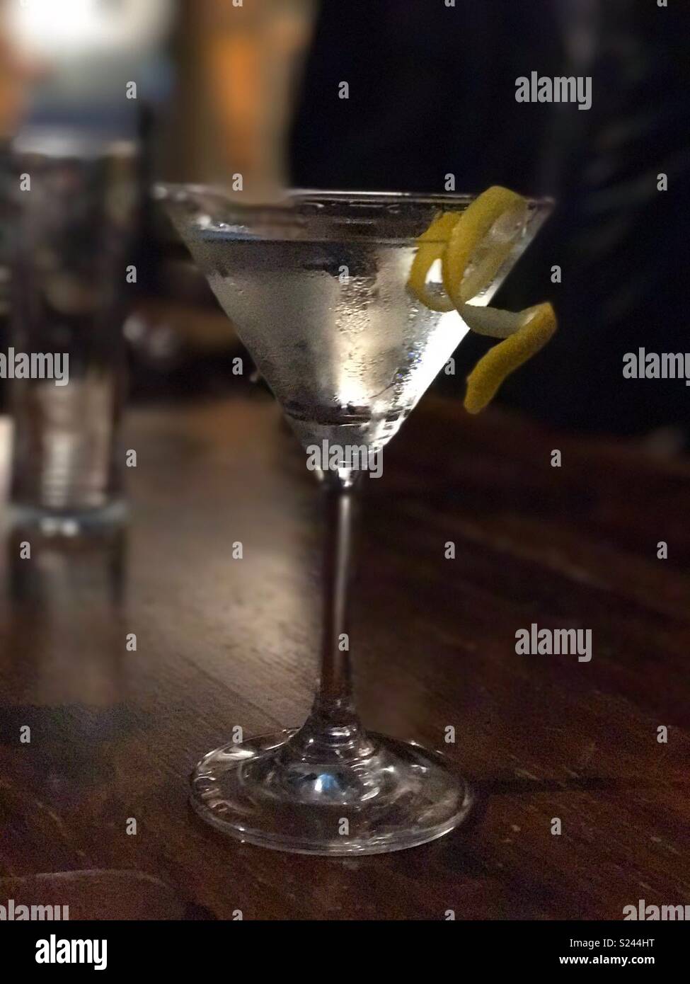 James bond martini hires stock photography and images Alamy
