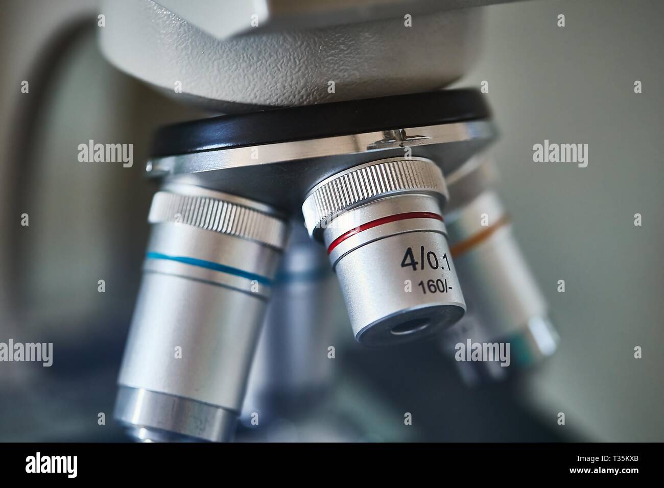 Forensic microscope evidence hires stock photography and images Alamy