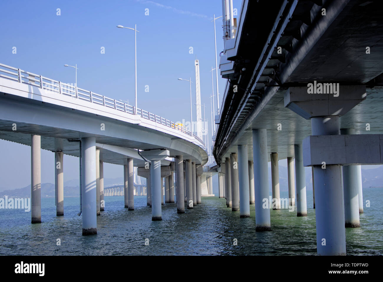 Cross connections hires stock photography and images Alamy