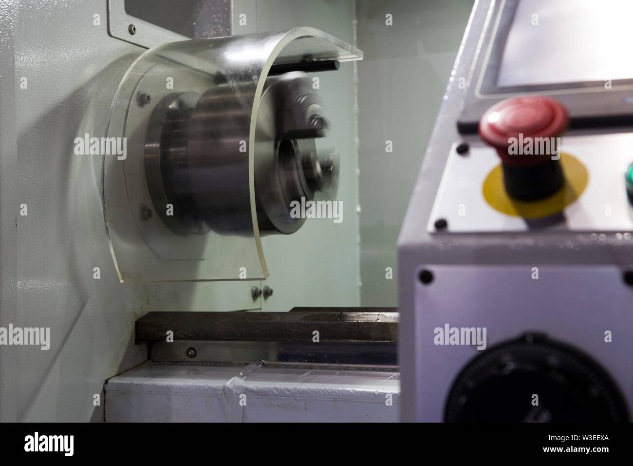 The machining safety guard and emergency stop button for lathe machine(024)