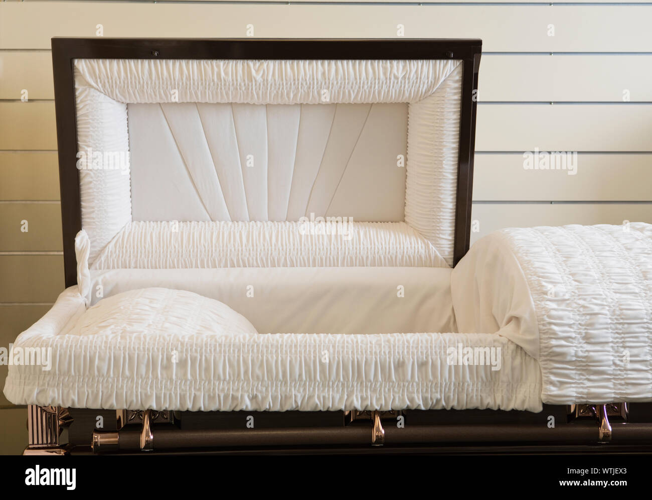 Open casket funeral hi-res stock photography and images - Alamy