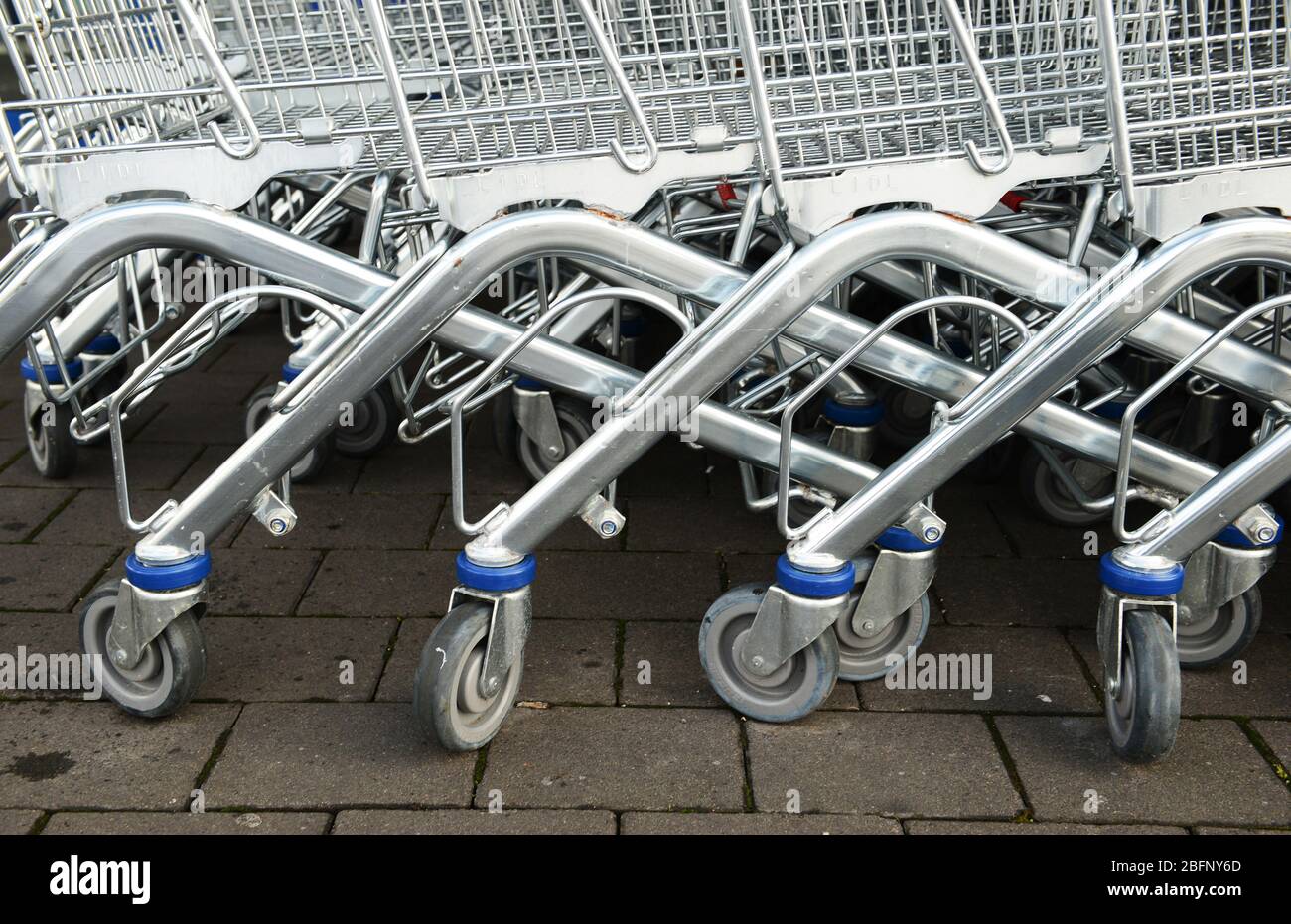 Aldi trolleys Fotos und Bildmaterial in hoher Auflösung Seite 2 Alamy