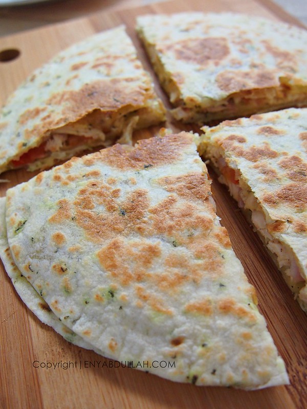 Roti Tortilla Lapis Ayam Dan Cheese