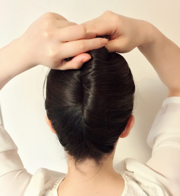 和装に似合う髪型7選】ボブからロングまで！簡単で上品なヘアアレンジ方法まとめ | Domani 写真付きで手順を解説！Ca流自分で簡単にできる夜会巻きの作り方 | キャビンアテンダント(客室乗務員/Ca)がおすすめする情報メディア - Ca Media