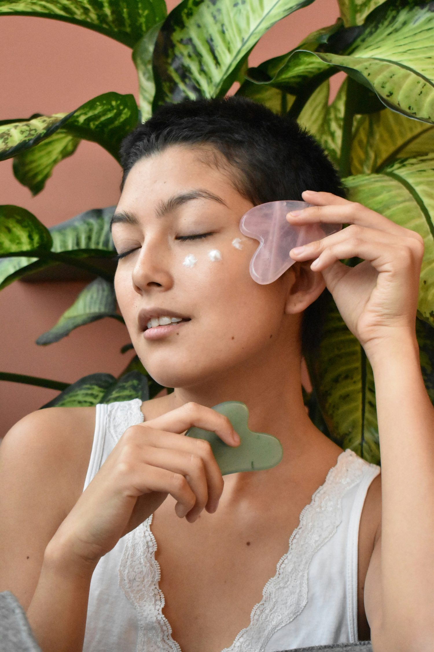 Does Gua Sha Work? 10 Powerful Uses Proved By Experts!