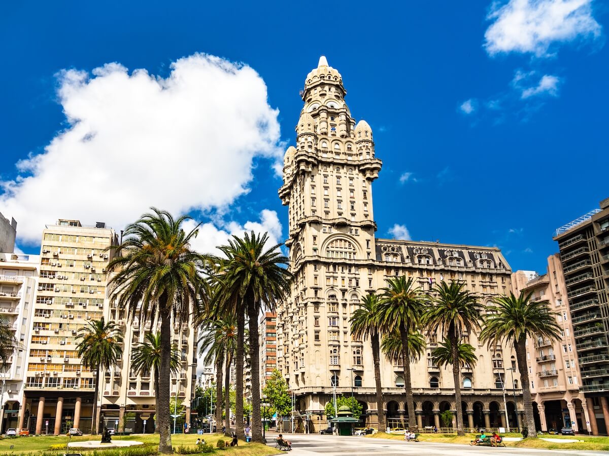 Cómo moverse en Montevideo a pie, en ómnibus urbano, en bici, en taxi