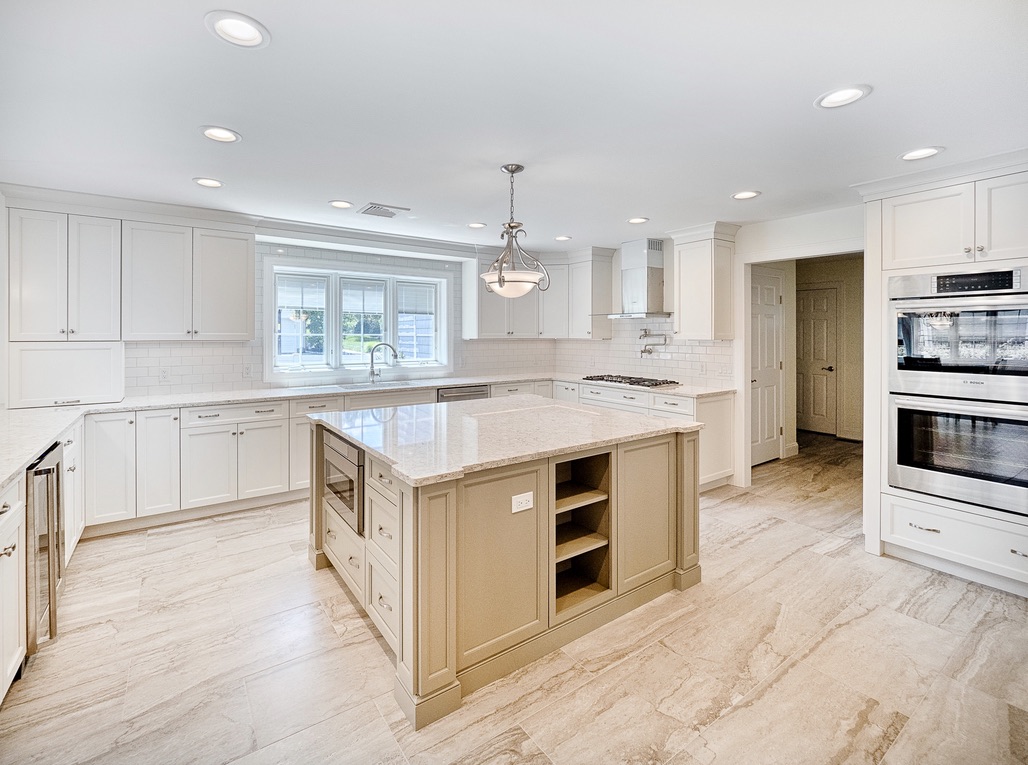 Light UltraCraft with Quartz Countertops CD