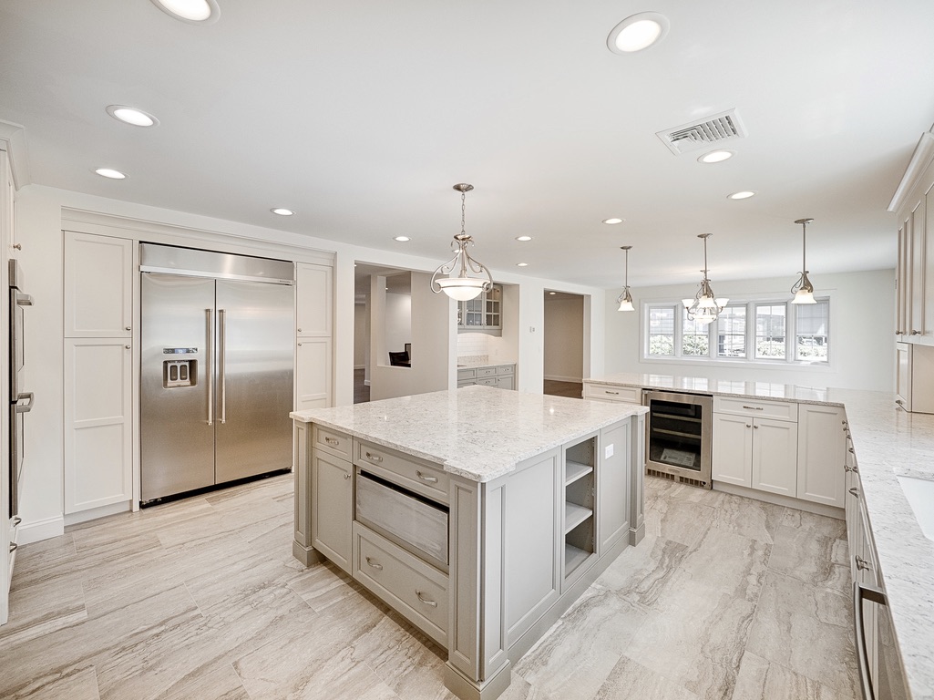 Light UltraCraft with Quartz Countertops CD