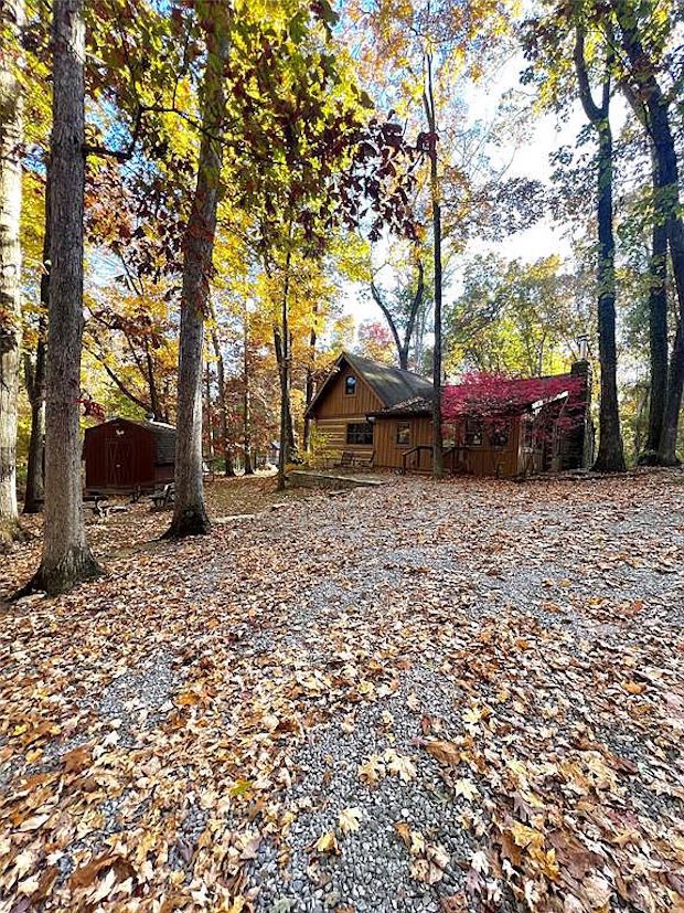 [FOR SALE] CLASSIC COUNTRY CABIN IN INDIANA Cabin Obsession