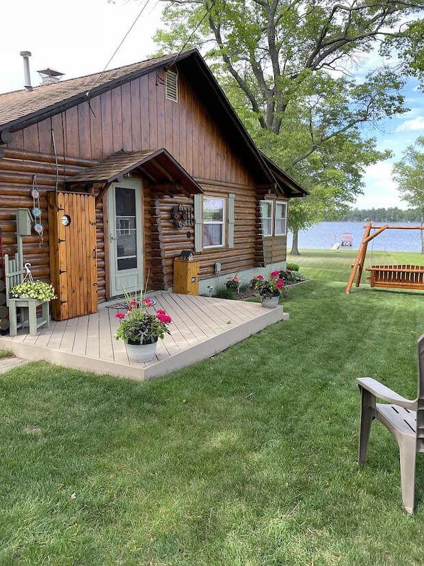 [FOR SALE] BEAUTIFUL LAKESIDE CABIN IS UP FOR GRABS Cabin Obsession