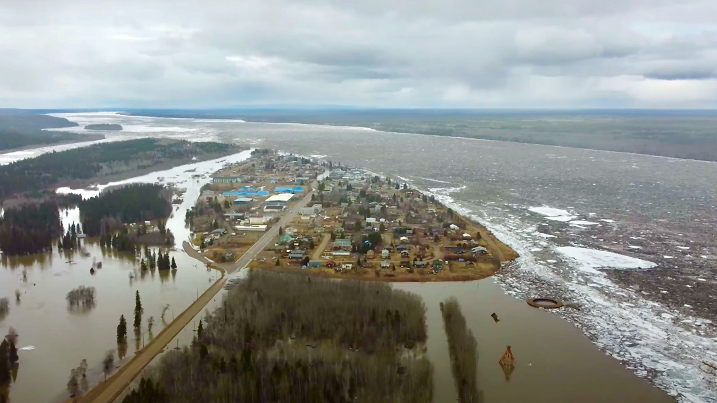 Fort Simpson water drops slightly as hundreds remain displaced