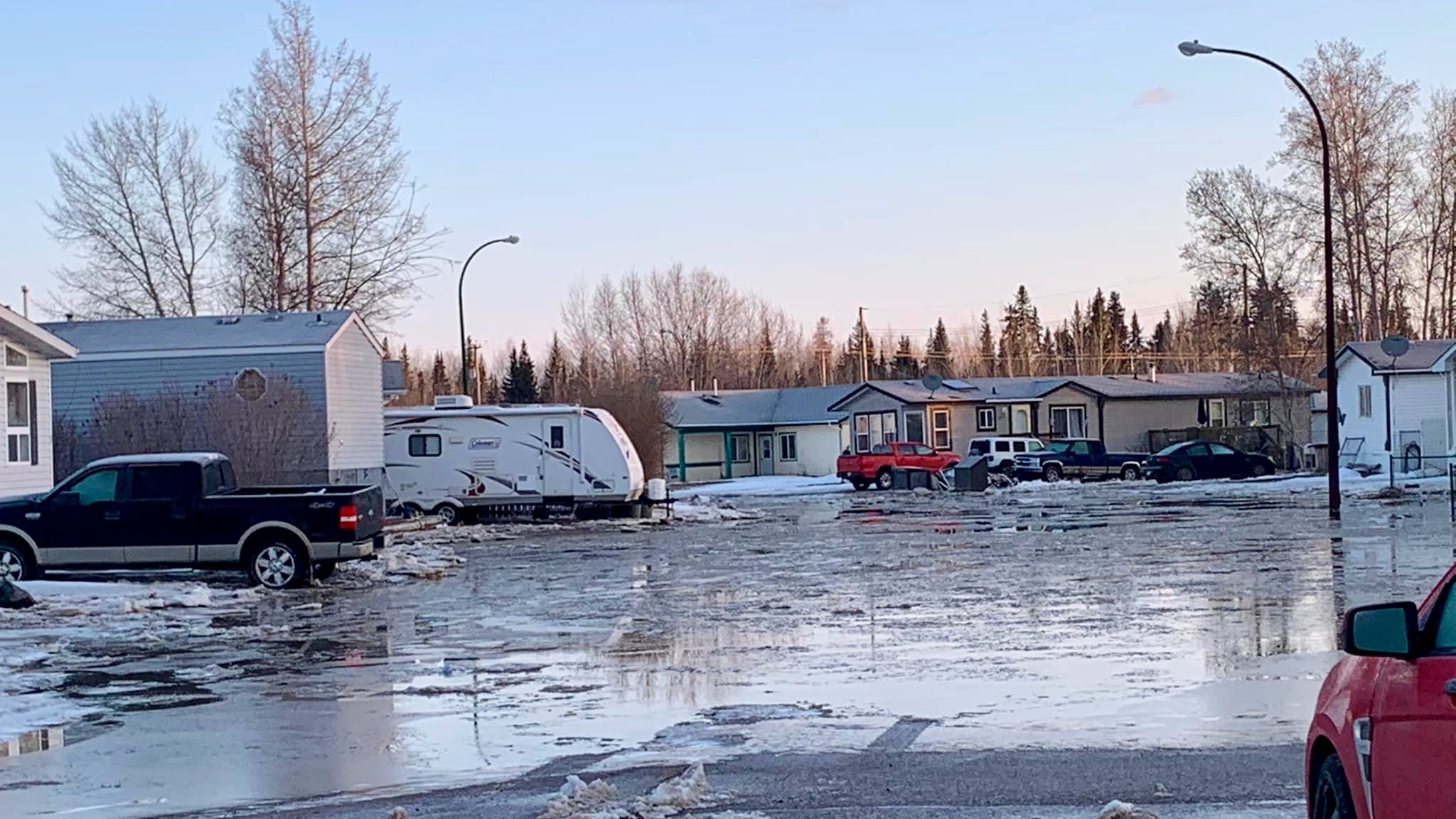 Hay River reopens to everyone but many homes may not be habitable