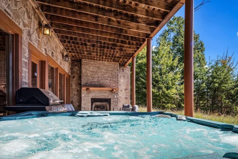 Cabins With Hot Tubs in Pigeon (For Every Budget in 2023 )