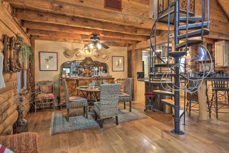 Best Cabins with Hot Tubs in Wimberley for everybudget in 2023