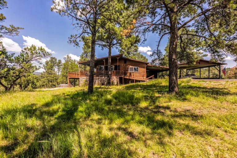 Best Cabins with Hot Tubs in New Mexico for any budget in 2023
