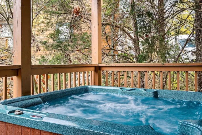 Cabins With Hot Tubs in Pigeon (For Every Budget in 2023 )