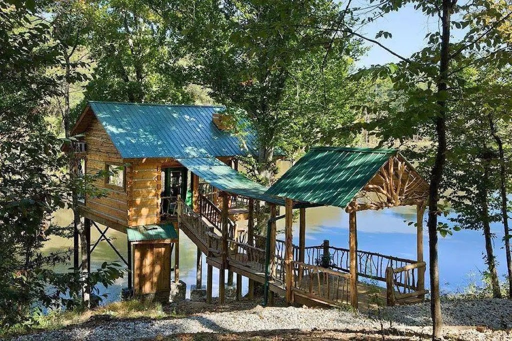 Top 14 Romantic Cabins in With Hot Tubs in 2023