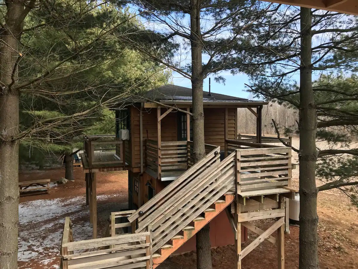12 Best Treehouse Rentals in Michigan To Stay in 2023 Cabin Trippers