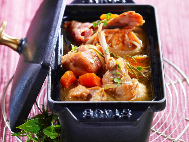 Cocotte de lapin confit à la bière facile découvrez les
