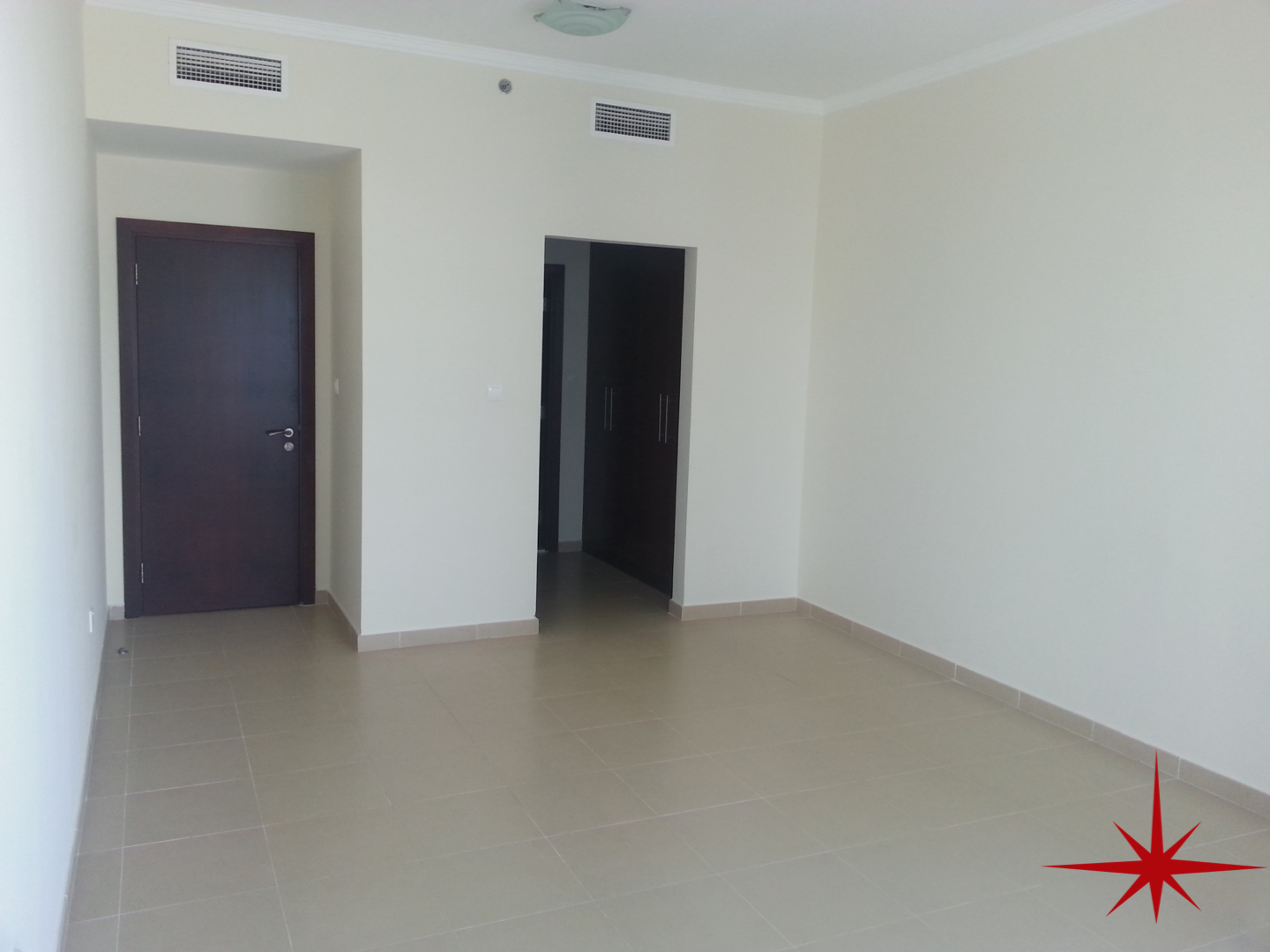 Jumeirah Lake Towers (JLT) Duplex Apartment 2 Ensuite Bedrooms on a