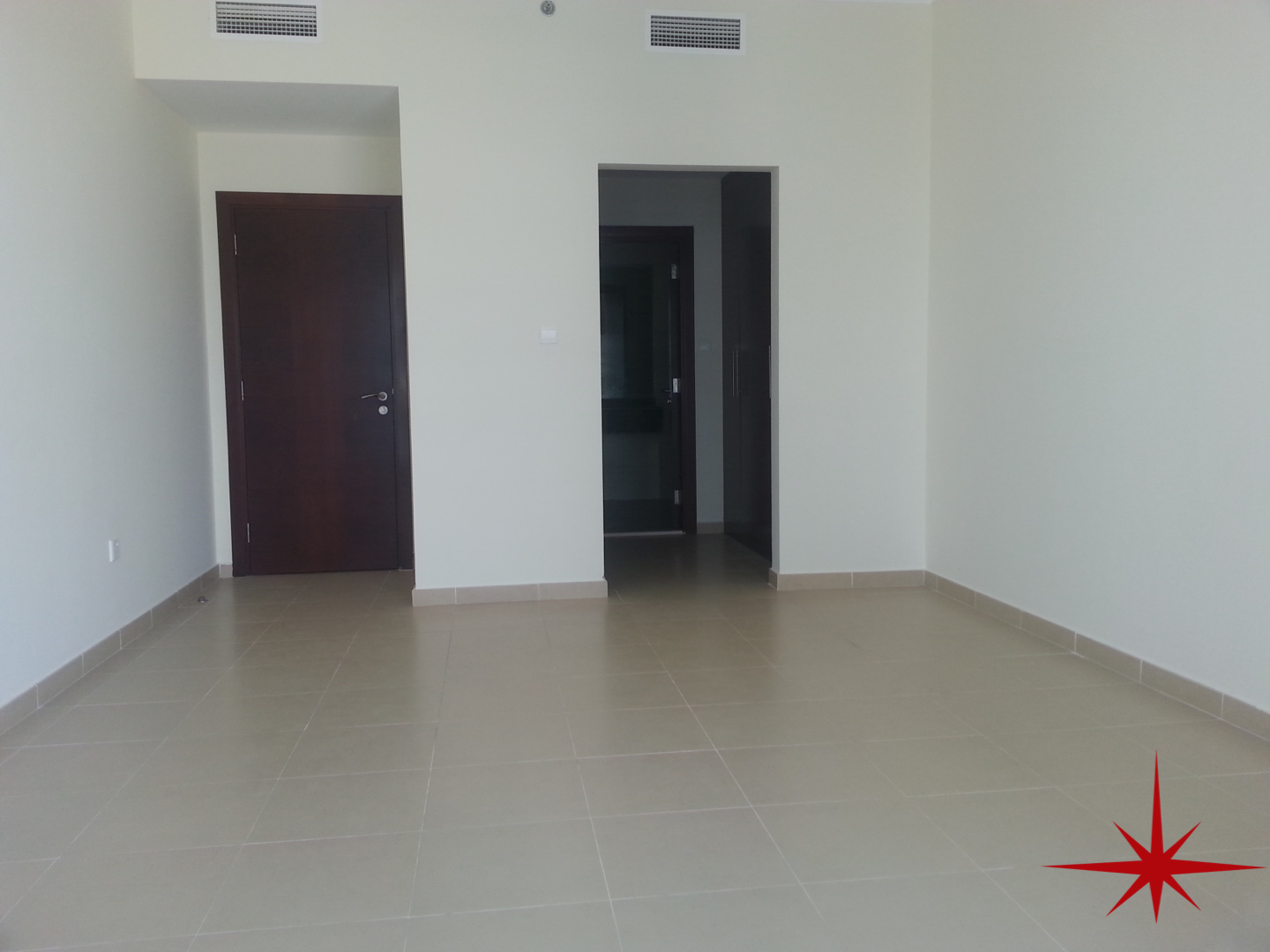 Jumeirah Lake Towers (JLT) Duplex Apartment 2 Ensuite Bedrooms on a